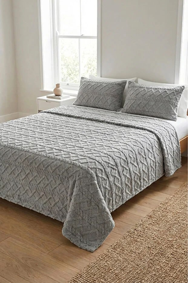Decomia Home Chain Wellsoft Self Patterned Soft Double 3-Piece Bedspread Set (220X240+50X70 2 Pieces)